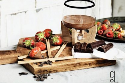 Geniet van een heerlijke chocoladefondue met vers fruit, marshmallows, koekjes en natuurlijk heerlijke (warme) chocolade! Ga je voor melk, wit of puur? Hoe dan ook, een gezellige middag (of avond) voor twee wordt het zeker!