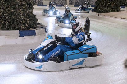 Het normale karten ken je vast wel, met karts over een autobandencircuit door scherpe bochten scheuren. Maar wat dacht je van karten op echt ijs? Dat is pas een unieke beleving!