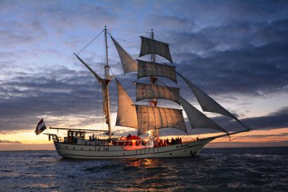 Sunset Cruise op een luxe zeilschip