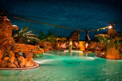 Lekker bubbelen in het bubbelbad of een kleurtje opdoen onder één van de zonnehemels. In dit prachtige subtropische zwemparadijs Preston Palace geniet je van sauna, Turks stoombad, whirlpools en zonnehemels. Een heerlijk ontspannen belevenis voor twee personen!