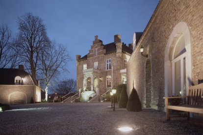 Als jullie graag op een bijzondere locatie willen dineren, is dit kasteel daar perfect voor. Samen genieten jullie van een uitgebreid viergangen verrassingsdiner. Extra leuk: dit kasteel is het kleinste kasteeltje van Nederland!