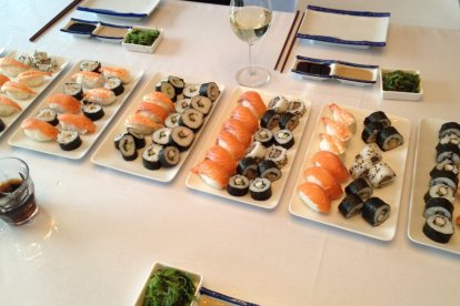 Ben jij dol op sushi? Maak dan kennis met de Japanse ingrediënten en leer deze lekkernij zelf maken. Een chef legt je uit hoe je de hapjes klaarmaakt. Deze tips neem je mee naar huis, zodat je later thuis nog eens je sushi kunsten kunt showen!
