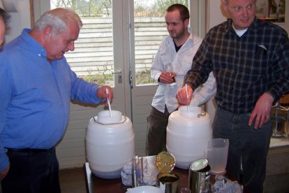 Gaat een lekker koud biertje er bij jou altijd wel in? Dan is dit iets voor jou! Geniet van een rondleiding door de bierbrouwerij, proef de lekkerste bieren, kies de beste ingrediënten en ga aan de slag met je eigen brouwsel!