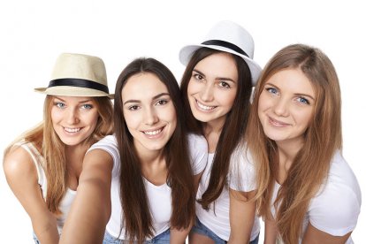 Of je nu op de foto wilt met het gezin, je vrienden, je huisdier of met je zwangere buik, met dit arrangement kun je met maximaal 8 personen zelf een keuze maken uit verschillende fotoshoots. Voor elke gelegenheid is een fotoshoot mogelijk!
