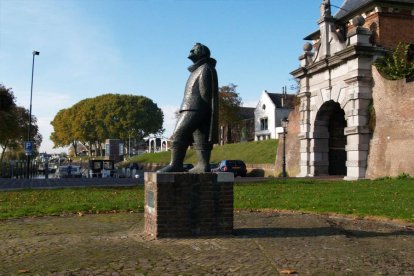 Maak kennis met de Zilverstad Schoonhoven! Bij het trefpunt Proef! wordt je ontvangen met warme dranken en lekkernijen. Je mag zelf kiezen uit een wandeling die je langs alle hotspots van Schoonhoven leidt, waaronder het Schoonhovens Edelambachtshuys. Tot slot laat Proef! jou natuurlijk niet met lege handen naar huis gaan...