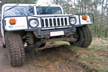 Zonder moeite overwint de Hummer de meest moeilijk begaanbare gebieden. Samen met twee passagiers ga jij ervaren hoe het is om deze krachtpatser te besturen. In een dorp en langs de dijken, maar ook offroad. Ga de uitdaging aan en beleef dit prachtmonster zelf!