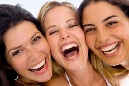 Maak je lachspieren los tijdens deze unieke belevenis: een lachmeditatie. Dat is zonder twijfel de vrolijkste vorm van meditatie die er bestaat. Zomaar lachen, zonder reden. Met elkaar, niet om elkaar. Gewoon: omdat het heerlijk is! Voel wat lachen met je doet!