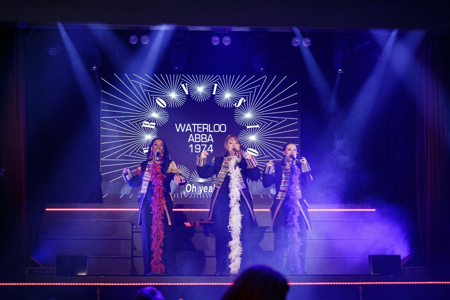 Typisch Hollands: Dé dinnershow met de beste meezingers!