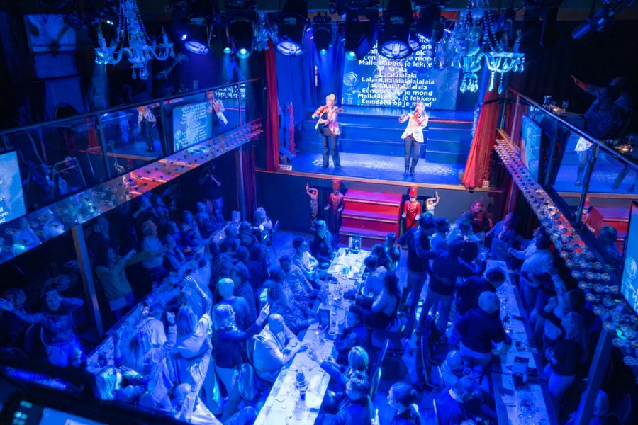 Typisch Hollands: Dé dinnershow met de beste meezingers!