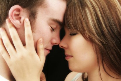 Weinig geschenken zijn zo romantisch als deze privéworkshop partnermassage: een belevenis waar je de rest van jullie relatie heel veel plezier van hebt. Je leert om elkaar vanuit gevoel, respect en liefde voor elkaar te masseren. Zacht en ontspannen samen genieten van je liefde voor elkaar.