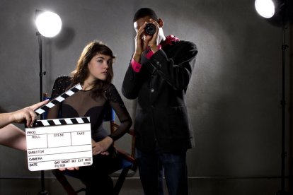 Wie heeft er niet eens gedroomd van een rol in een bekende tv-serie of film? Maak deze droom waar en begin je acteer-carrière met deze unieke workshop camera acteren. Je krijgt op een ontspannen en professionele manier les van ervaren en bekende docenten.