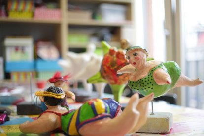 Ontdek de kunstenaar in jezelf en bouw onder deskundige begeleiding een beeldje van een Dikke Dame. Je gaat het beeldje ook verven en verder pimpen met o.a. kralen en glitters. Een gezellige workshop en heel geschikt voor een creatief dagje uit!