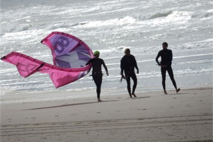 Kitesurfles in Zandvoort aan Zee